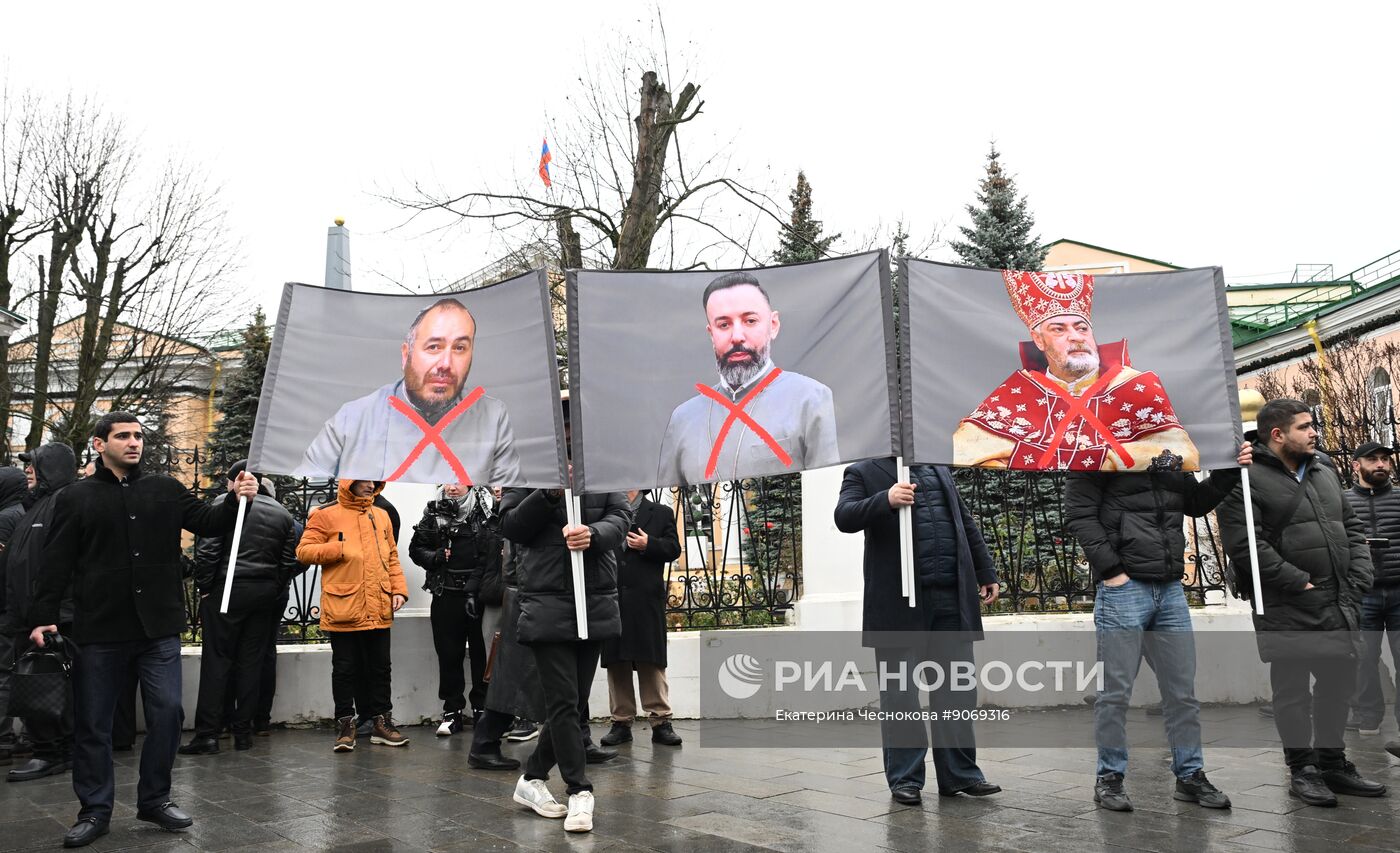 Акция в Москве в защиту Армянской апостольской церкви