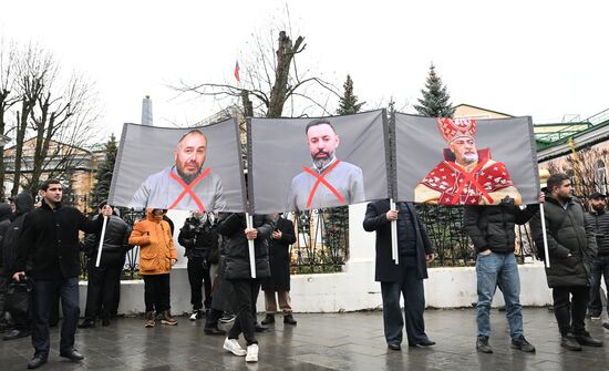 Акция в Москве в защиту Армянской апостольской церкви