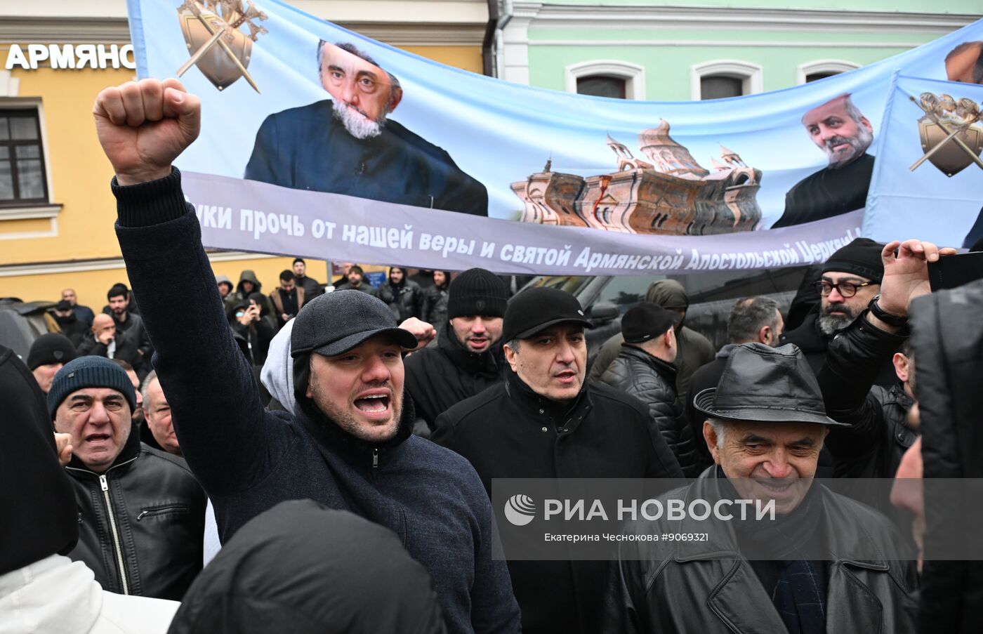 Акция в Москве в защиту Армянской апостольской церкви