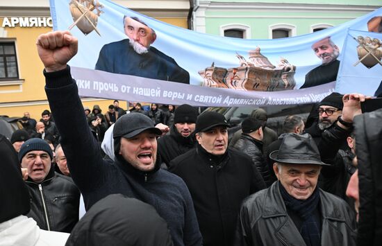 Акция в Москве в защиту Армянской апостольской церкви