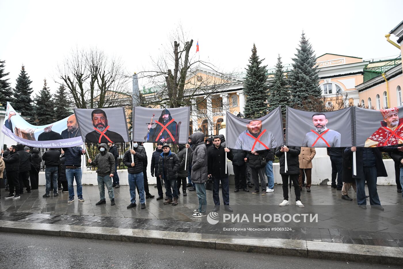 Акция в Москве в защиту Армянской апостольской церкви