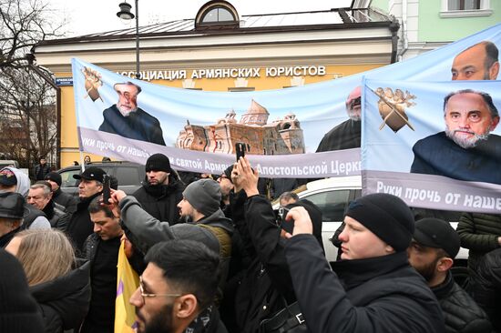 Акция в Москве в защиту Армянской апостольской церкви
