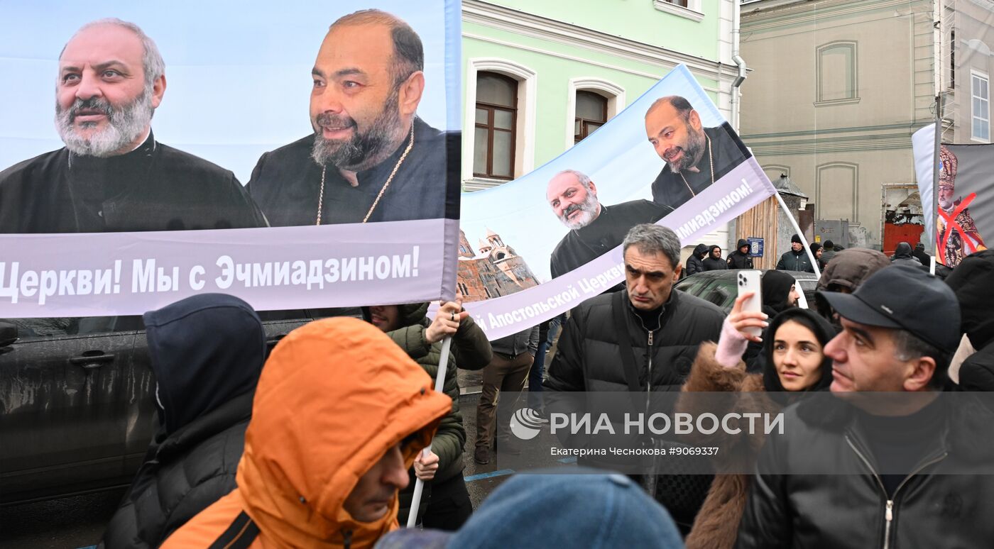 Акция в Москве в защиту Армянской апостольской церкви