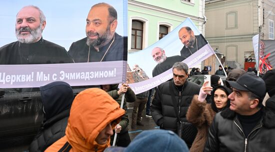 Акция в Москве в защиту Армянской апостольской церкви