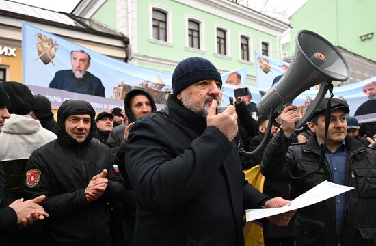 Акция в Москве в защиту Армянской апостольской церкви