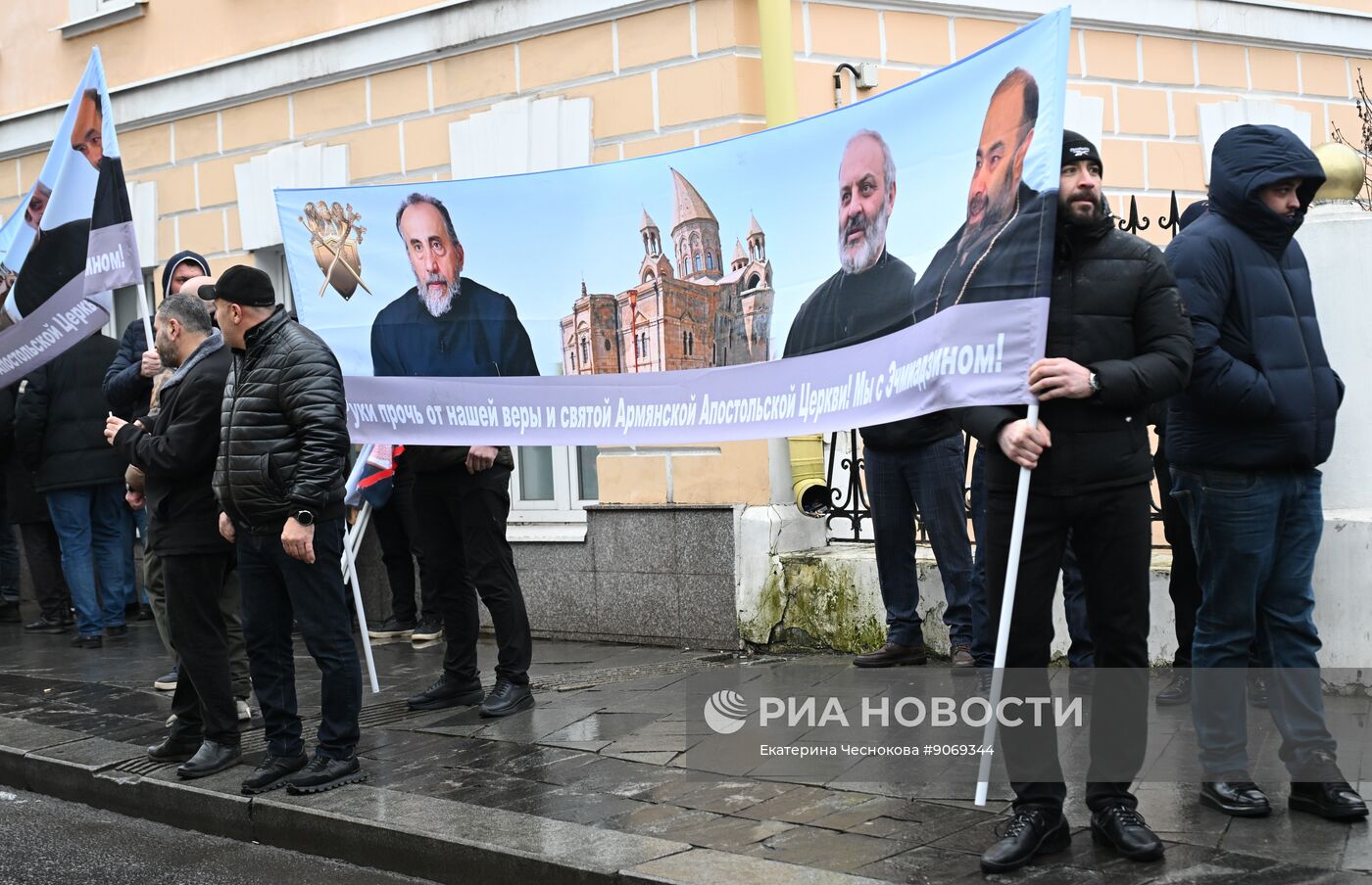 Акция в Москве в защиту Армянской апостольской церкви