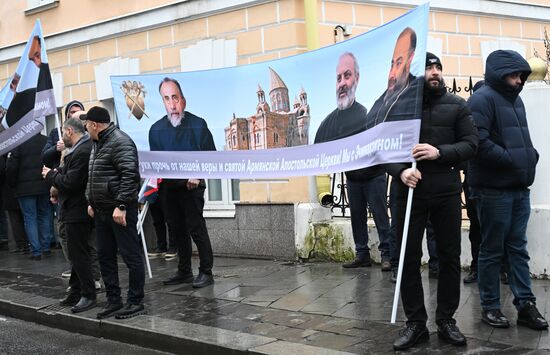 Акция в Москве в защиту Армянской апостольской церкви