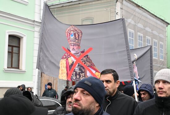 Акция в Москве в защиту Армянской апостольской церкви