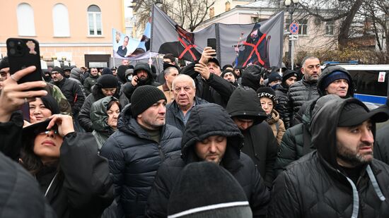 Акция в Москве в защиту Армянской апостольской церкви