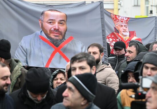 Акция в Москве в защиту Армянской апостольской церкви