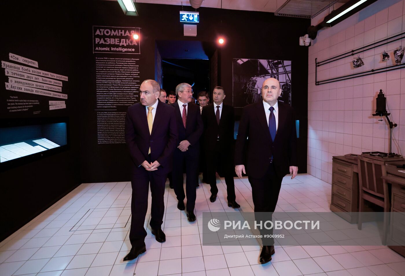 Премьер-министр Михаил Мишустин и главы правительств ЕАЭС посетили экспозицию музея "Атом" на ВДНХ