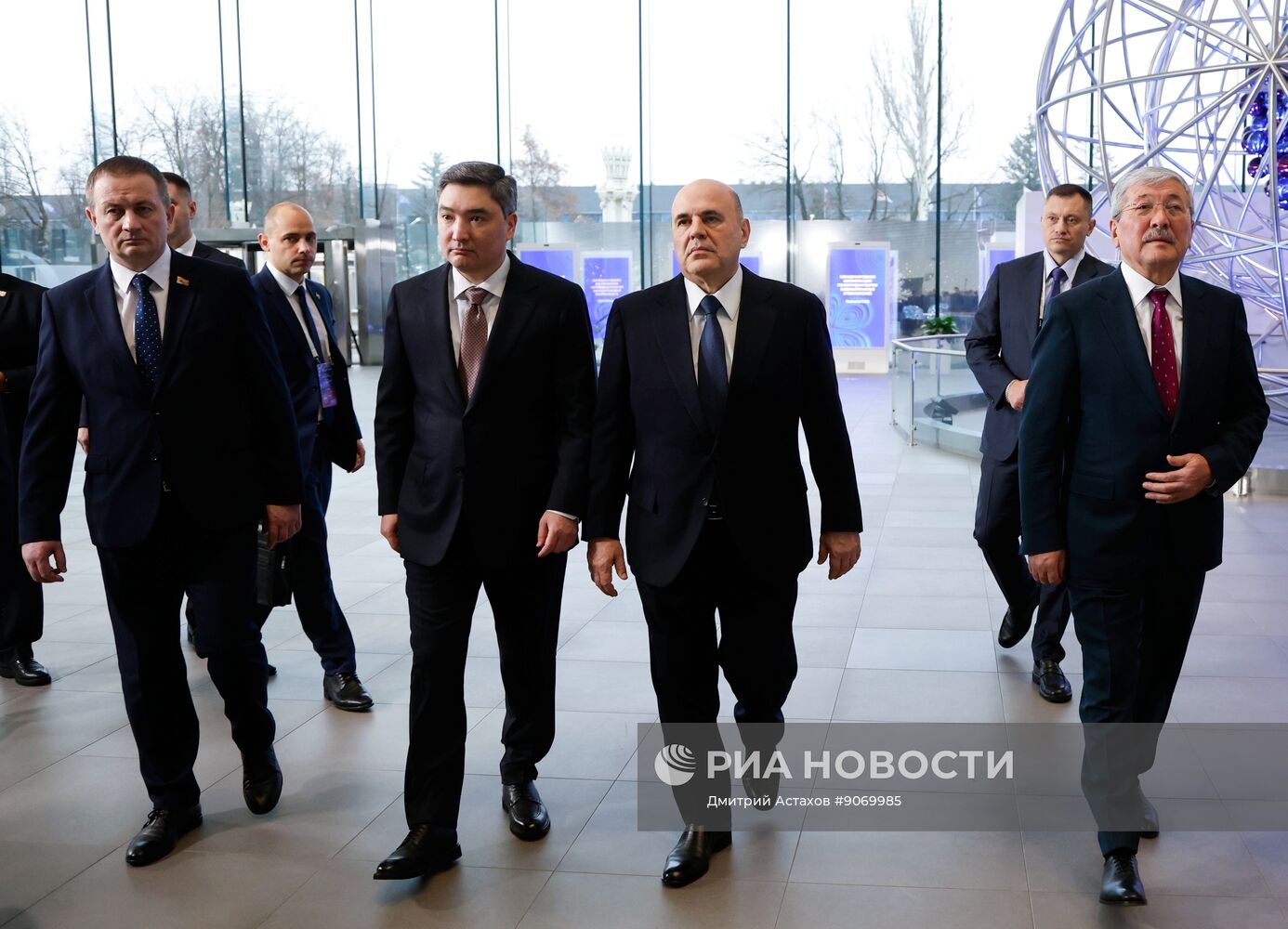 Премьер-министр Михаил Мишустин и главы правительств ЕАЭС посетили экспозицию музея "Атом" на ВДНХ