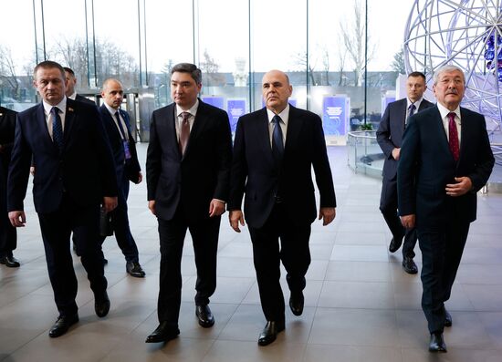 Премьер-министр Михаил Мишустин и главы правительств ЕАЭС посетили экспозицию музея "Атом" на ВДНХ