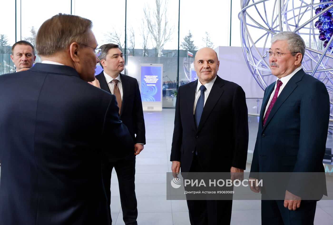 Премьер-министр Михаил Мишустин и главы правительств ЕАЭС посетили экспозицию музея "Атом" на ВДНХ