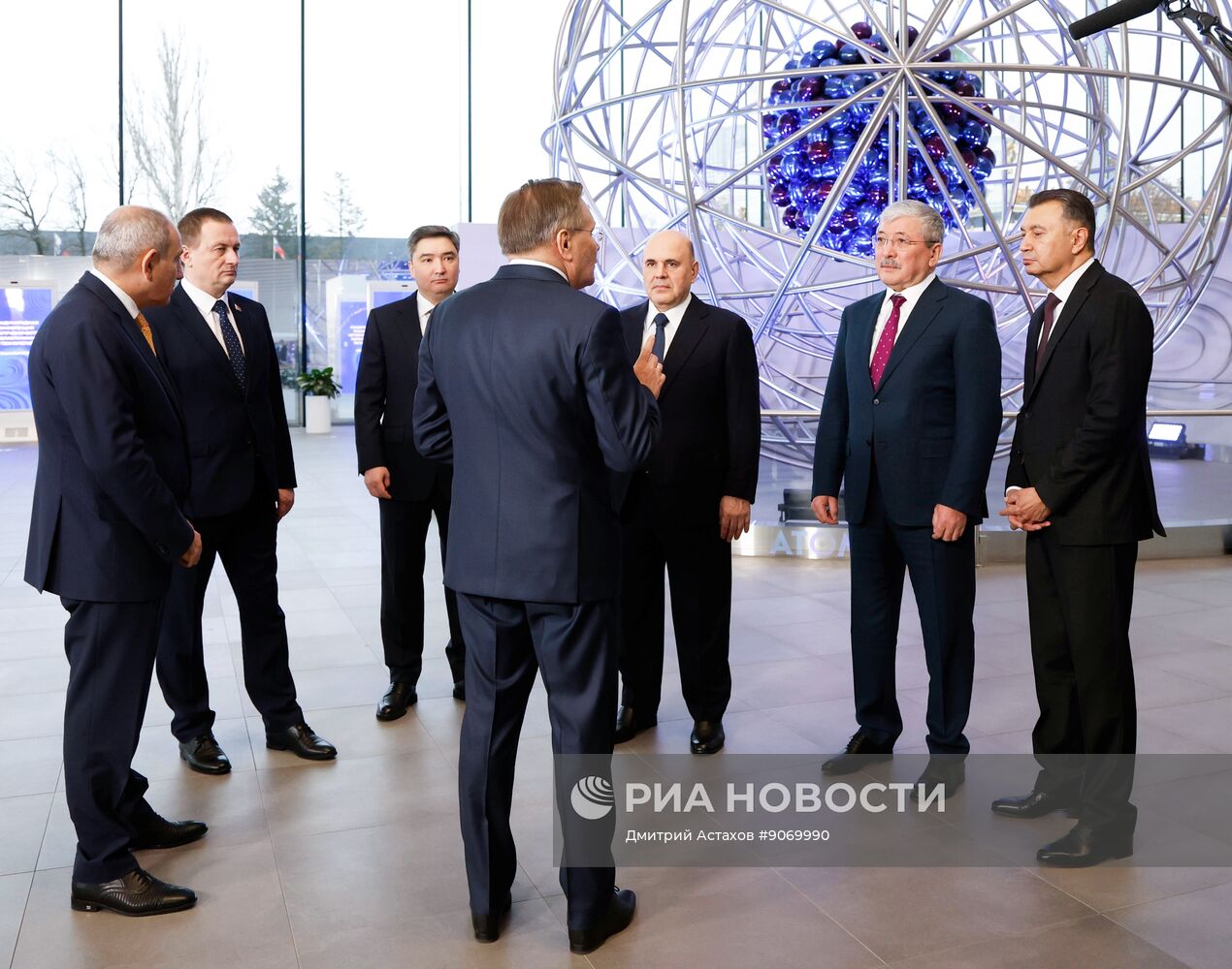 Премьер-министр Михаил Мишустин и главы правительств ЕАЭС посетили экспозицию музея "Атом" на ВДНХ