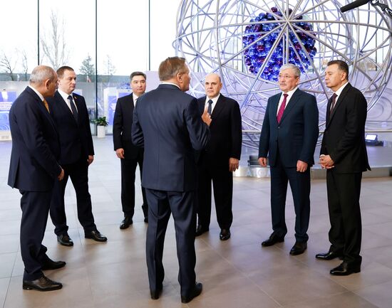 Премьер-министр Михаил Мишустин и главы правительств ЕАЭС посетили экспозицию музея "Атом" на ВДНХ