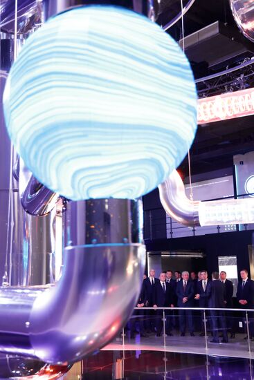 Премьер-министр Михаил Мишустин и главы правительств ЕАЭС посетили экспозицию музея "Атом" на ВДНХ