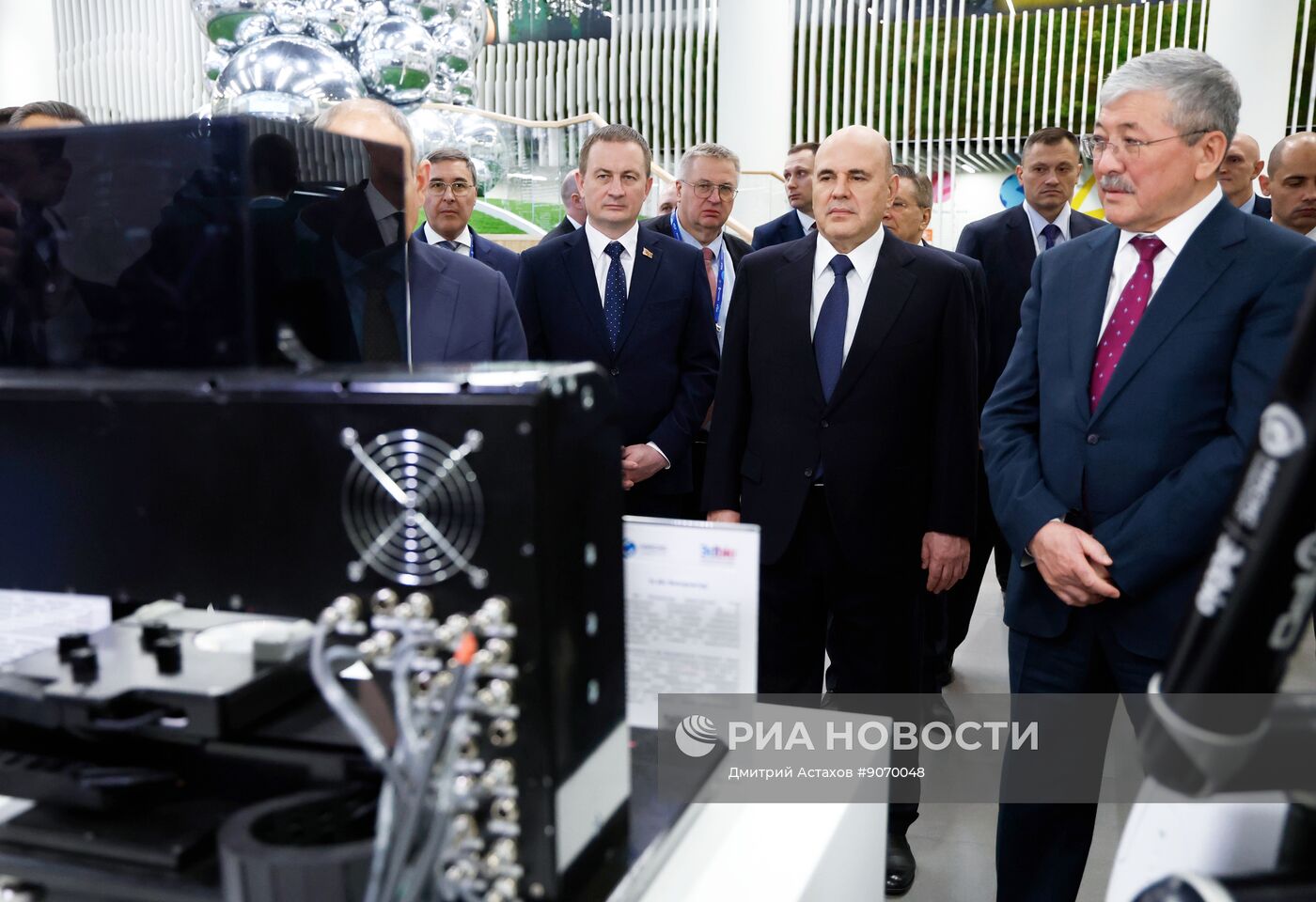Премьер-министр Михаил Мишустин и главы правительств ЕАЭС посетили экспозицию музея "Атом" на ВДНХ
