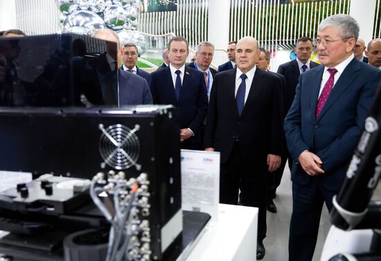 Премьер-министр Михаил Мишустин и главы правительств ЕАЭС посетили экспозицию музея "Атом" на ВДНХ