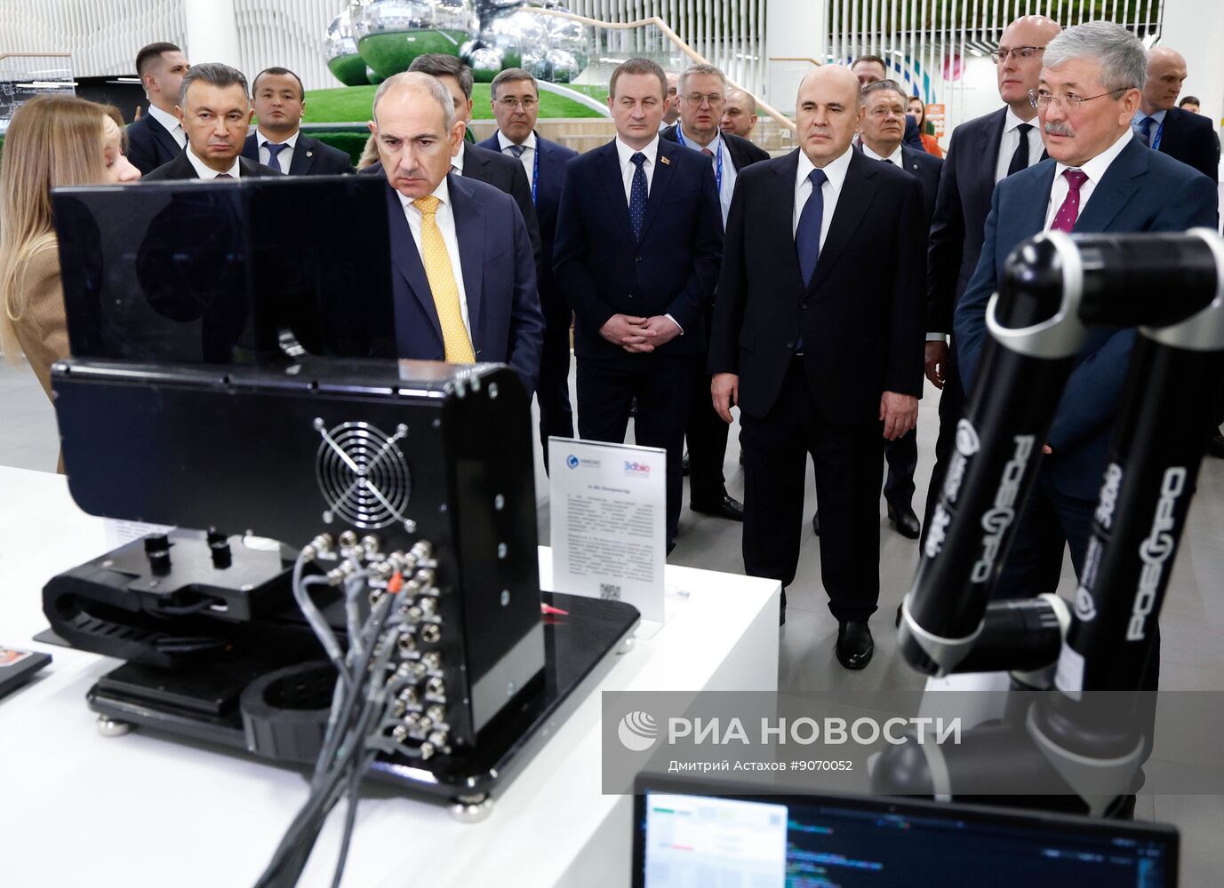 Премьер-министр Михаил Мишустин и главы правительств ЕАЭС посетили экспозицию музея "Атом" на ВДНХ