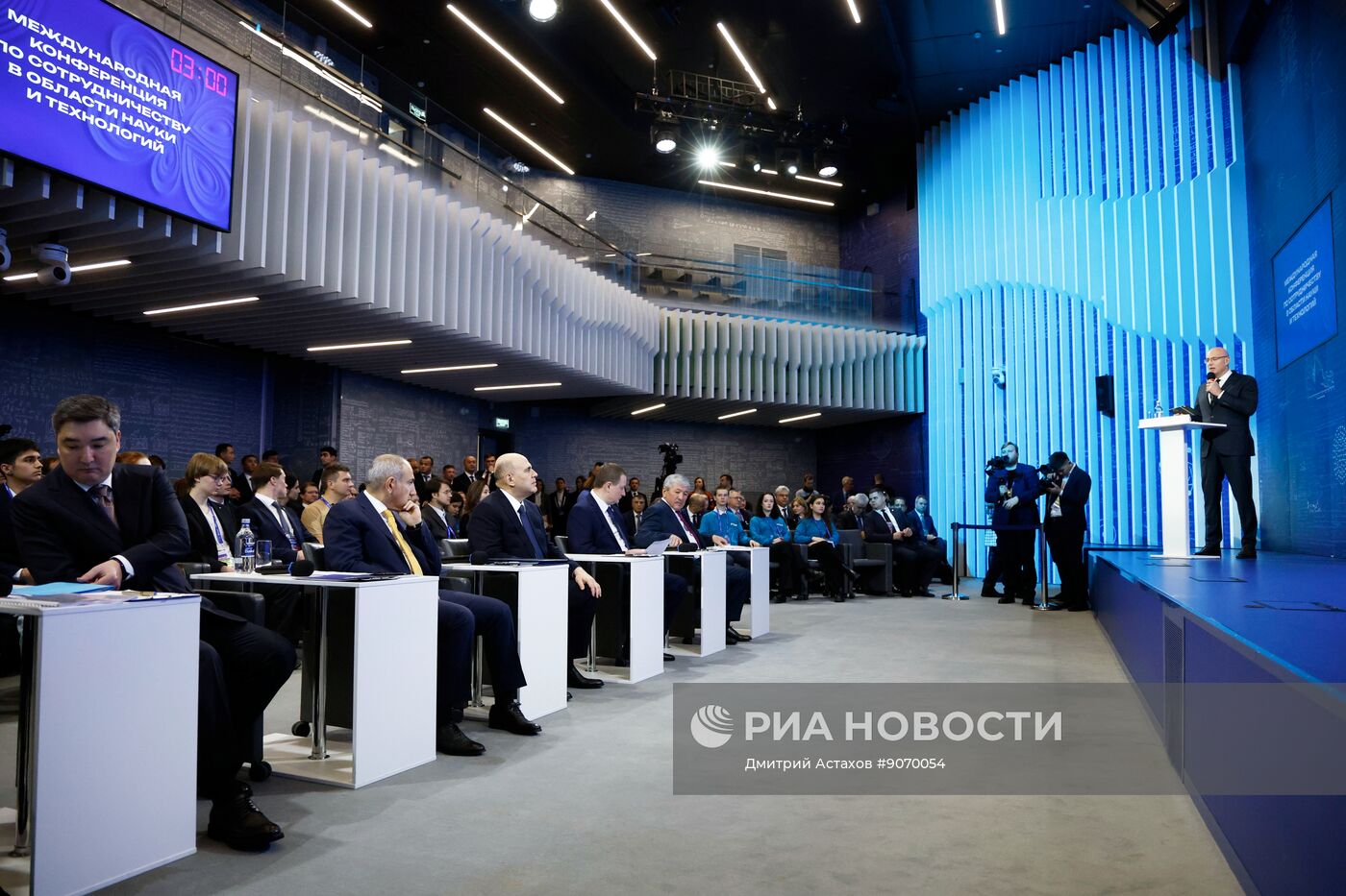 Премьер-министр Михаил Мишустин и главы правительств ЕАЭС посетили экспозицию музея "Атом" на ВДНХ