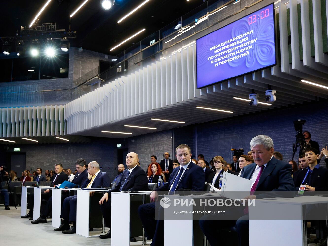 Премьер-министр Михаил Мишустин и главы правительств ЕАЭС посетили экспозицию музея "Атом" на ВДНХ