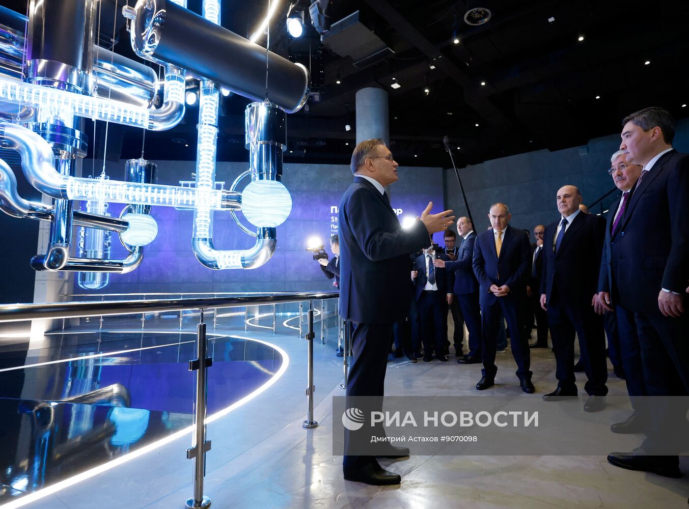 Премьер-министр Михаил Мишустин и главы правительств ЕАЭС посетили экспозицию музея "Атом" на ВДНХ