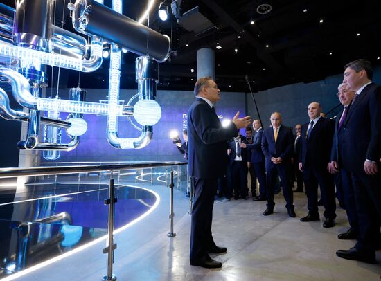 Премьер-министр Михаил Мишустин и главы правительств ЕАЭС посетили экспозицию музея "Атом" на ВДНХ