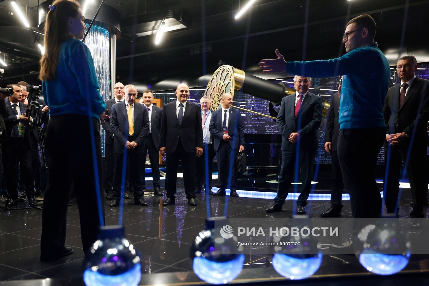 Премьер-министр Михаил Мишустин и главы правительств ЕАЭС посетили экспозицию музея "Атом" на ВДНХ