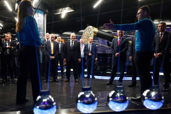 Премьер-министр Михаил Мишустин и главы правительств ЕАЭС посетили экспозицию музея "Атом" на ВДНХ