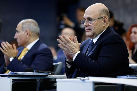 Премьер-министр Михаил Мишустин и главы правительств ЕАЭС посетили экспозицию музея "Атом" на ВДНХ