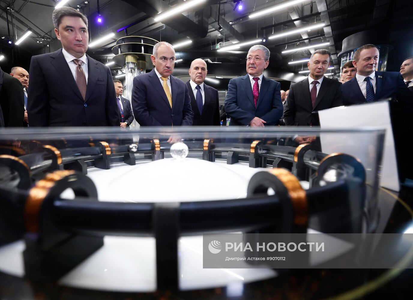 Премьер-министр Михаил Мишустин и главы правительств ЕАЭС посетили экспозицию музея "Атом" на ВДНХ