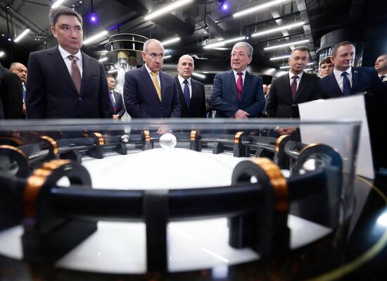 Премьер-министр Михаил Мишустин и главы правительств ЕАЭС посетили экспозицию музея "Атом" на ВДНХ