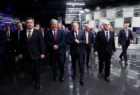 Премьер-министр Михаил Мишустин и главы правительств ЕАЭС посетили экспозицию музея "Атом" на ВДНХ