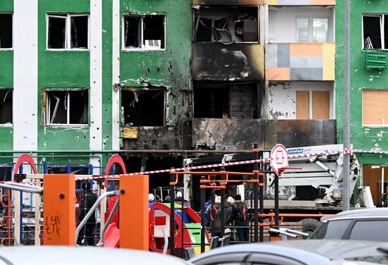 Последствия атаки БПЛА на жилой дом в Твери