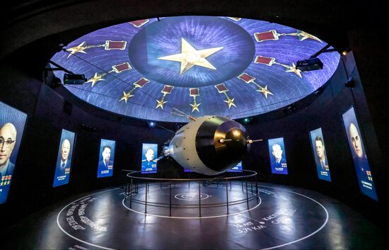 Премьер-министр Михаил Мишустин и главы правительств ЕАЭС посетили экспозицию музея "Атом" на ВДНХ