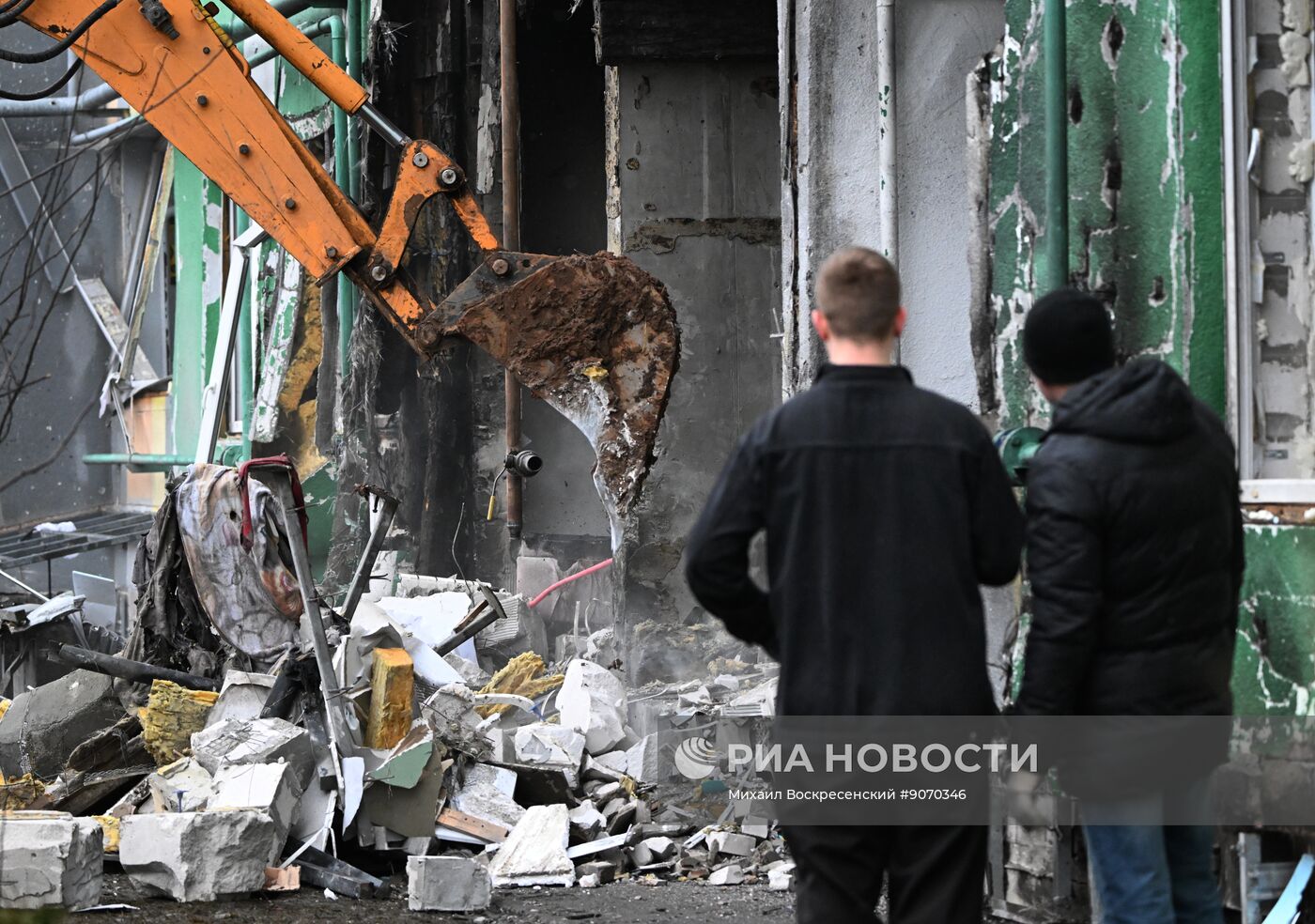 Последствия атаки БПЛА на жилой дом в Твери