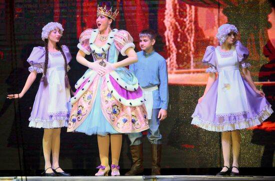 Премьера шоу "Сказка о Белоснежке и семи гномах" в Большом Московском цирке 