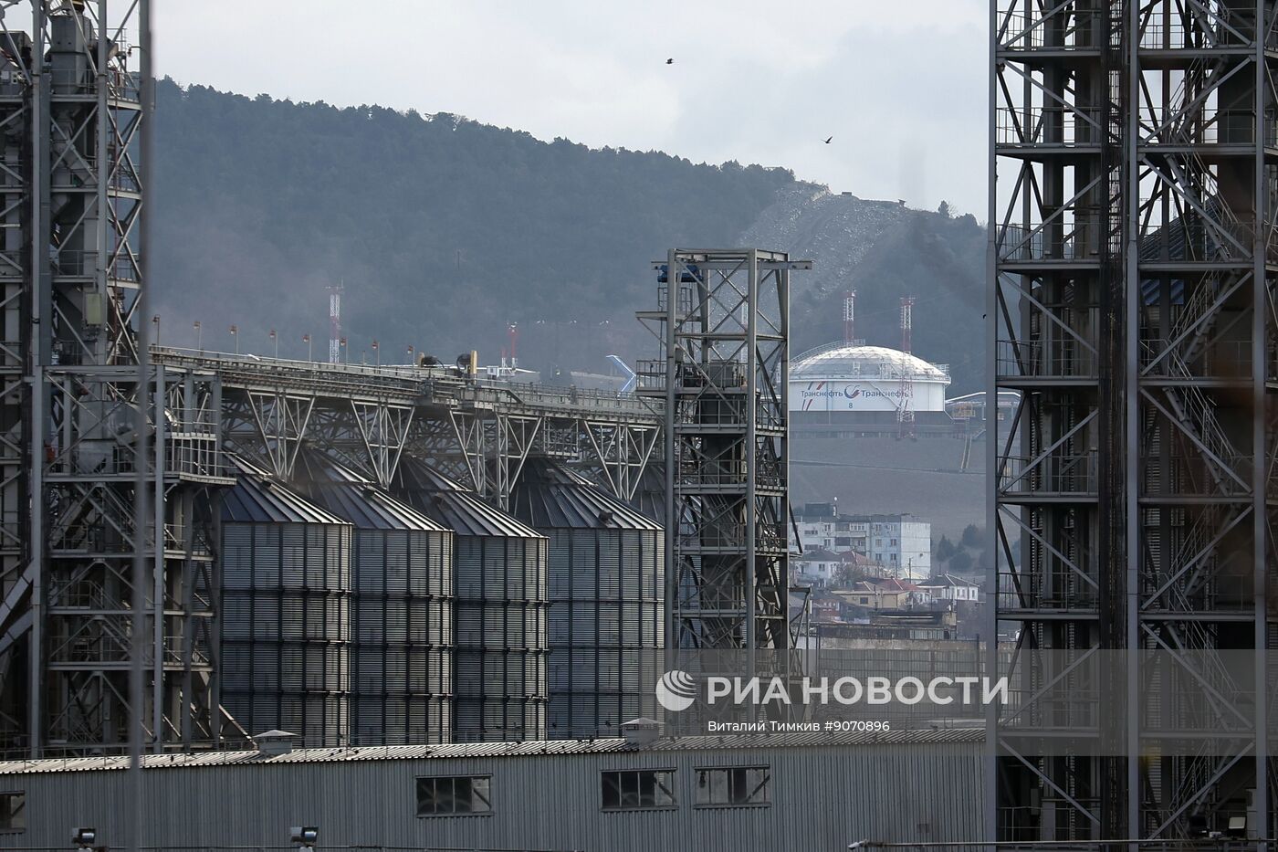 Нефтяной терминал в порту Новороссийска