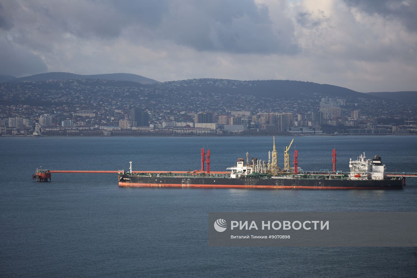 Нефтяной терминал в порту Новороссийска