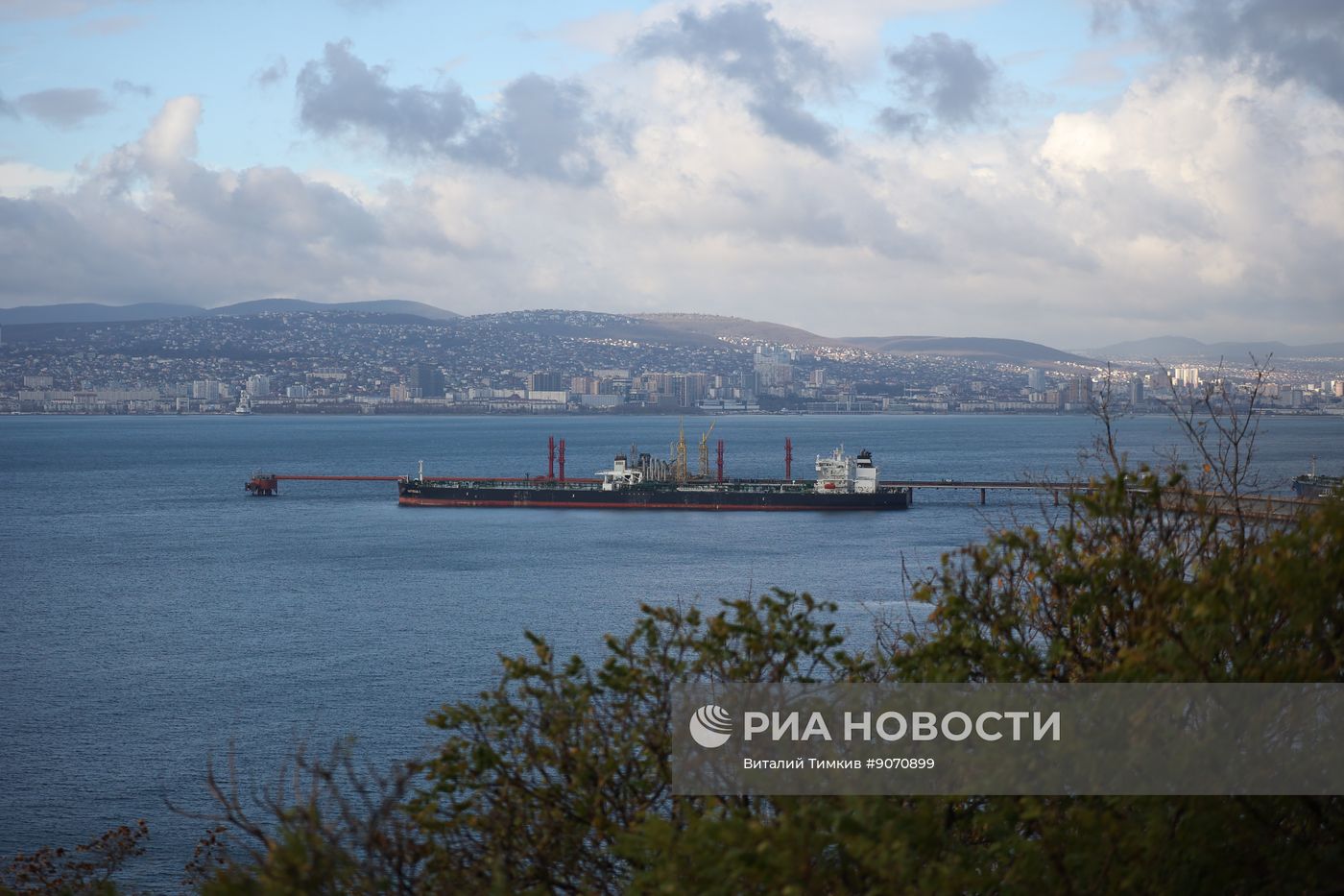 Нефтяной терминал в порту Новороссийска