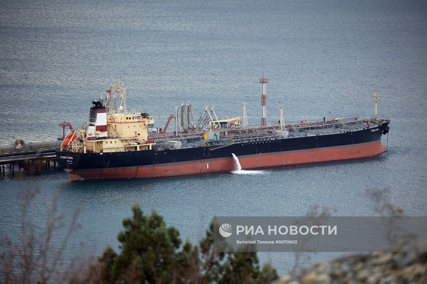 Нефтяной терминал в порту Новороссийска