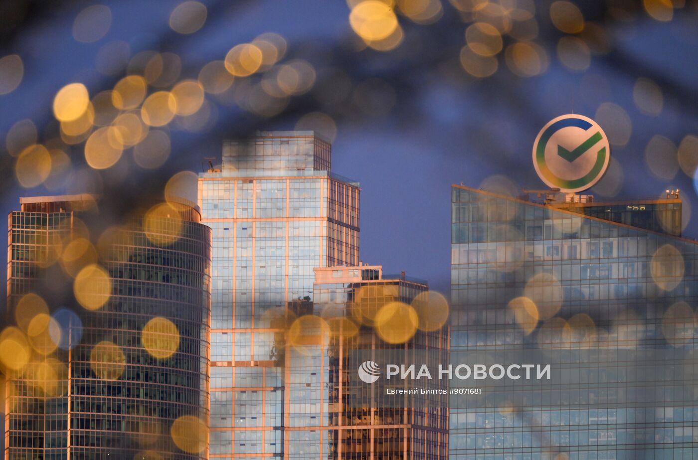 Предновогоднее украшение Москвы