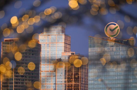 Предновогоднее украшение Москвы