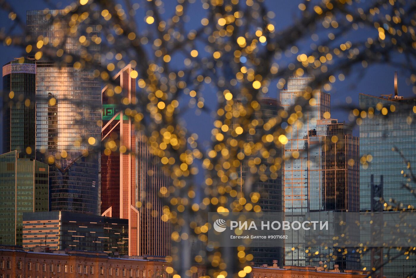 Предновогоднее украшение Москвы