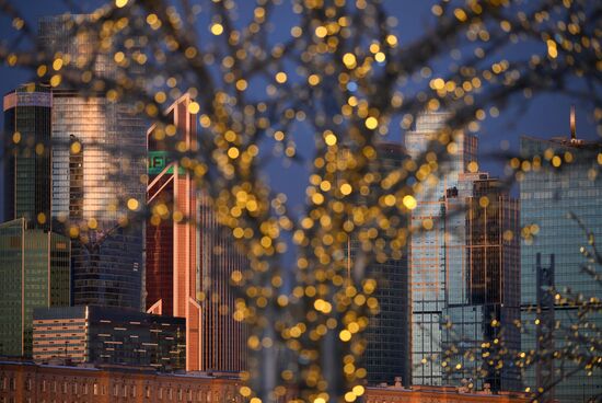 Предновогоднее украшение Москвы