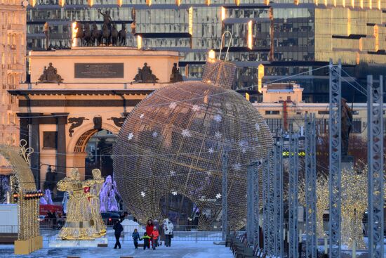 Предновогоднее украшение Москвы