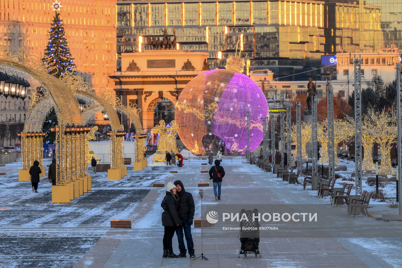 Предновогоднее украшение Москвы