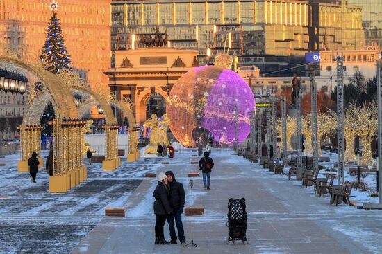 Предновогоднее украшение Москвы