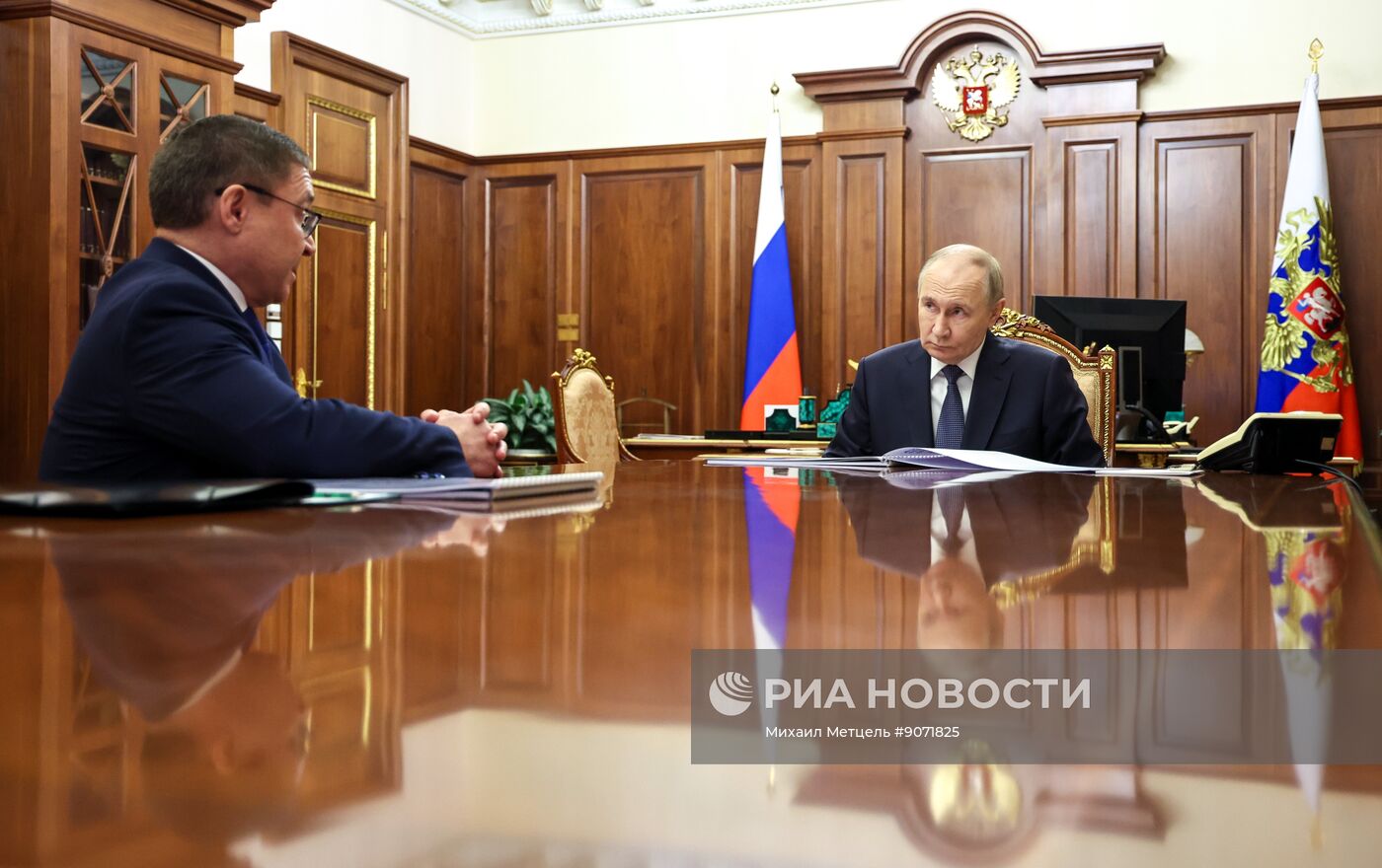 Президент Владимир Путин встретился с секретарем Генерального совета партии "Единая Россия" Владимиром Якушевым